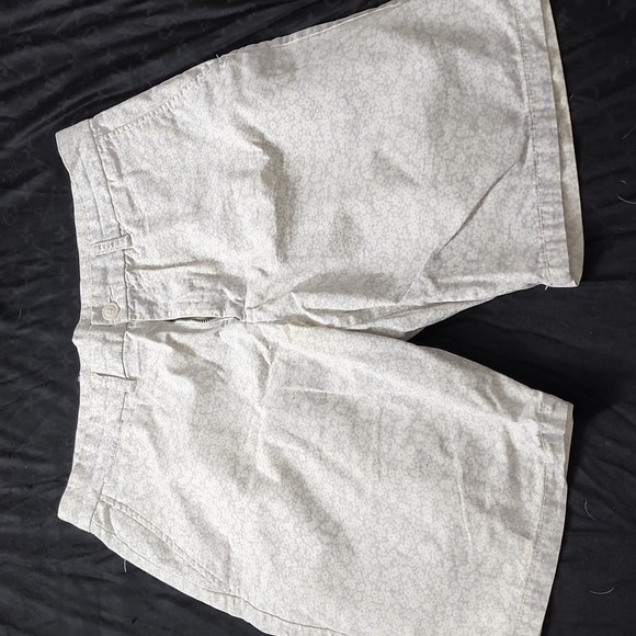 Old Navy shorts 9.5" inseam - Picture 1 of 3